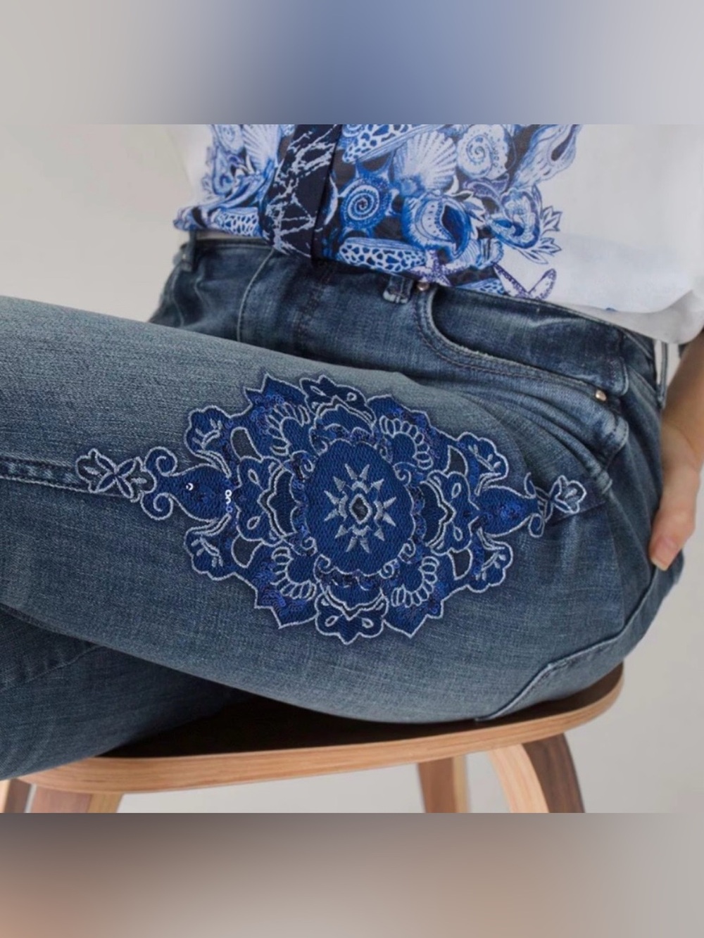 NWT WHBM Crop Jeans w/ Blue Sequin Detail, Sz. 6, High Rise, Straight Crop